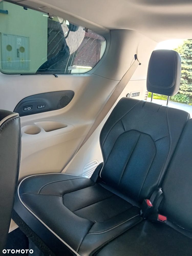 Chrysler Pacifica - 13