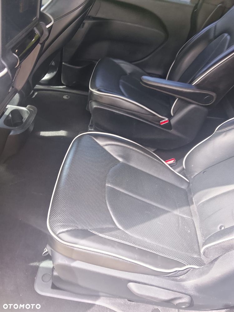 Chrysler Pacifica - 10