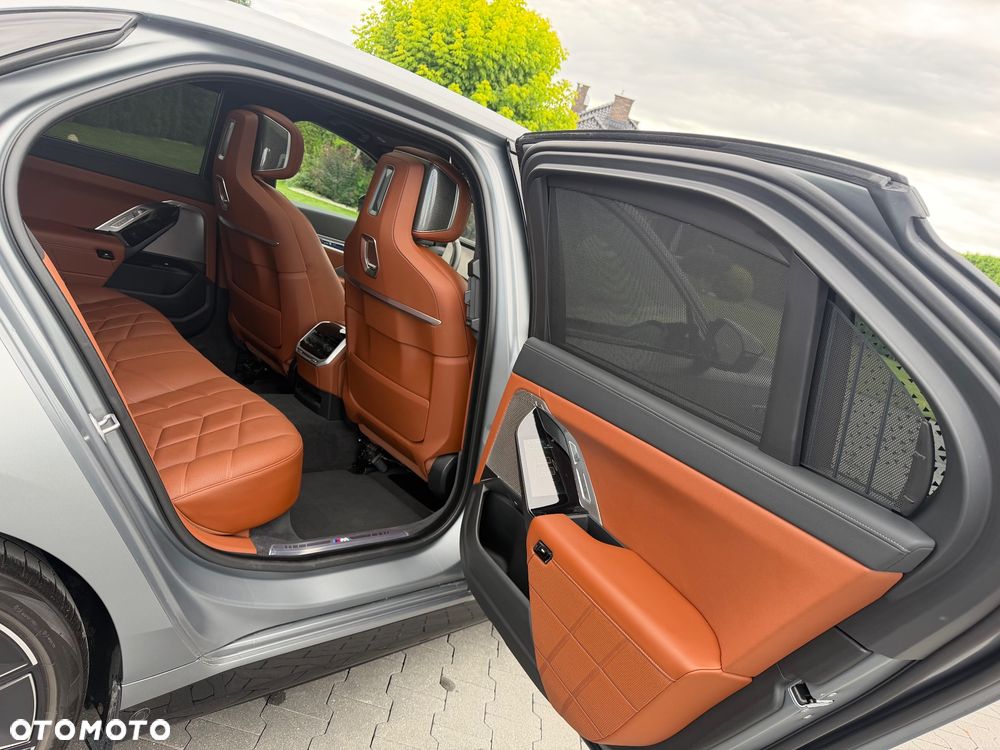 BMW Seria 7 M760e PHEV xDrive Individual Edition sport - 22