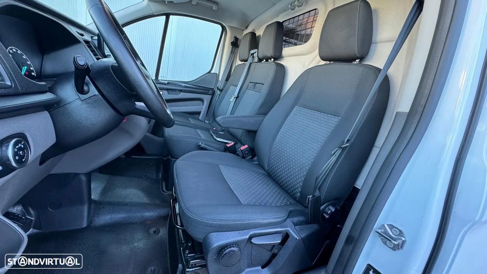 Ford Transit Custom 2.0 TDCi CX Automática - 24