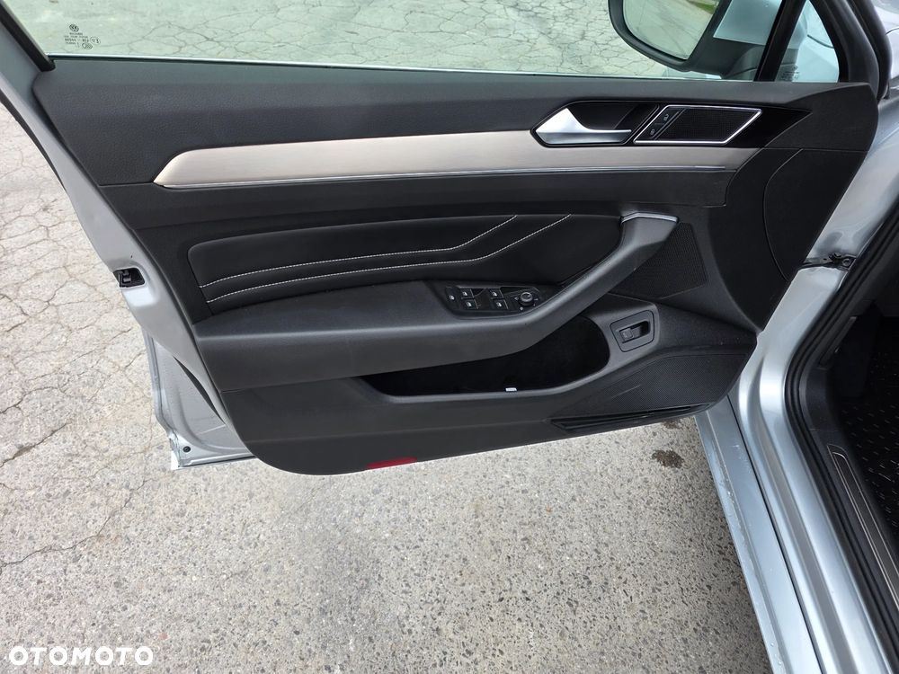 Volkswagen Passat 2.0 TDI SCR DSG 4Motion Business - 19