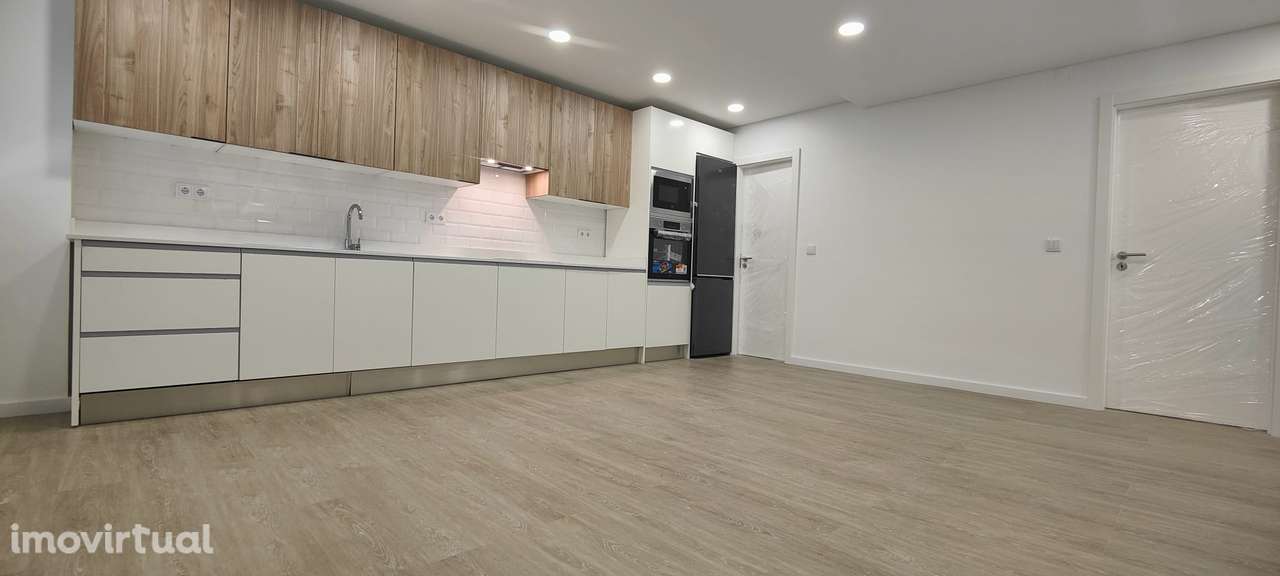 T-2 TOTALMENTE RENOVADO E EQUIPADO COM SUÍTE E CLOSET - RESERVADO - - Grande imagem: 2/24