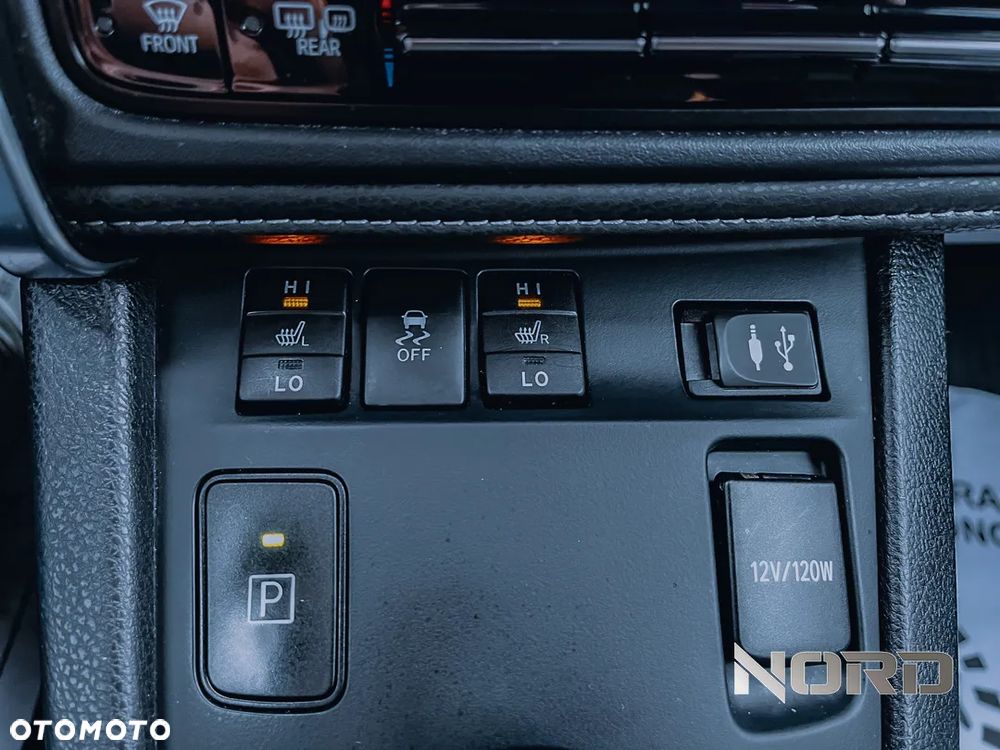 Toyota Auris 1.8 HSD Prestige - 24