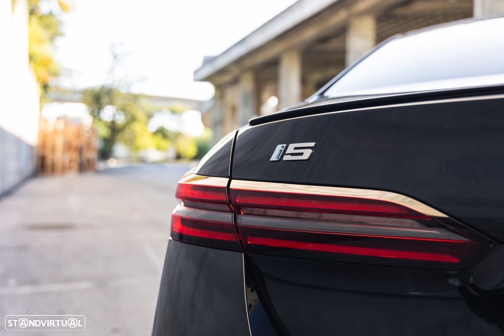 BMW i5 - 11