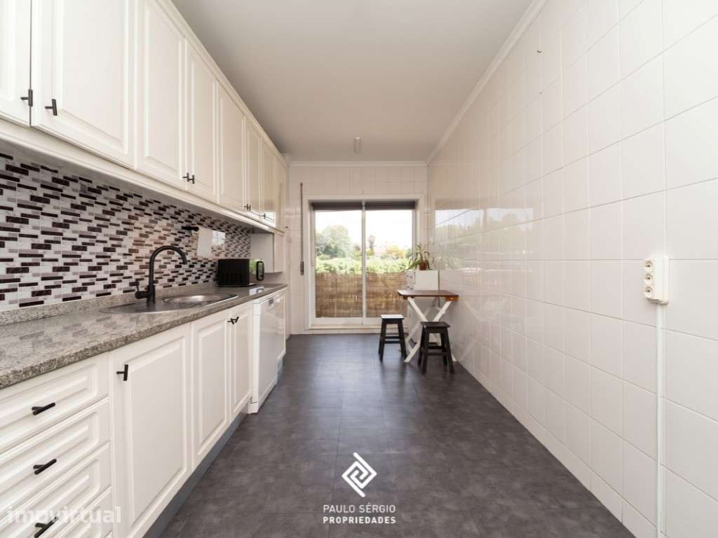 Apartamento T1+1 para arrendar na Avenida António Coelho Moreira em... - Grande imagem: 3/11