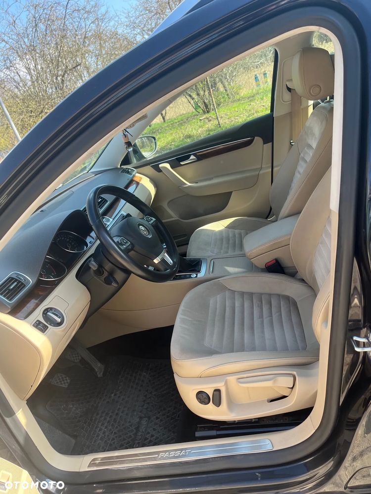 Volkswagen Passat 2.0 TDI Highline - 12