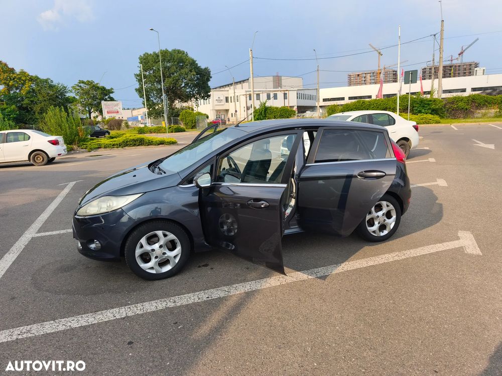 Ford Fiesta 1.6 TDCI DPF Ghia - 9