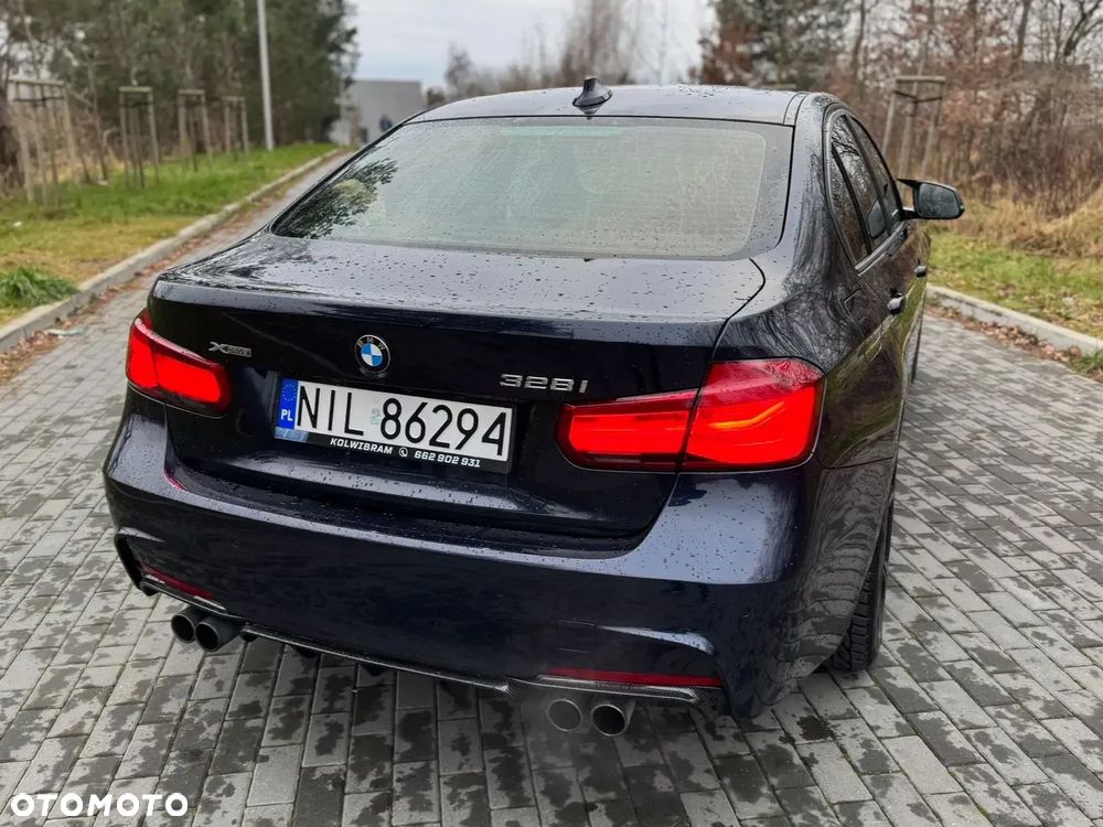 BMW Seria 3 328i xDrive Sport-Aut Luxury Line - 11