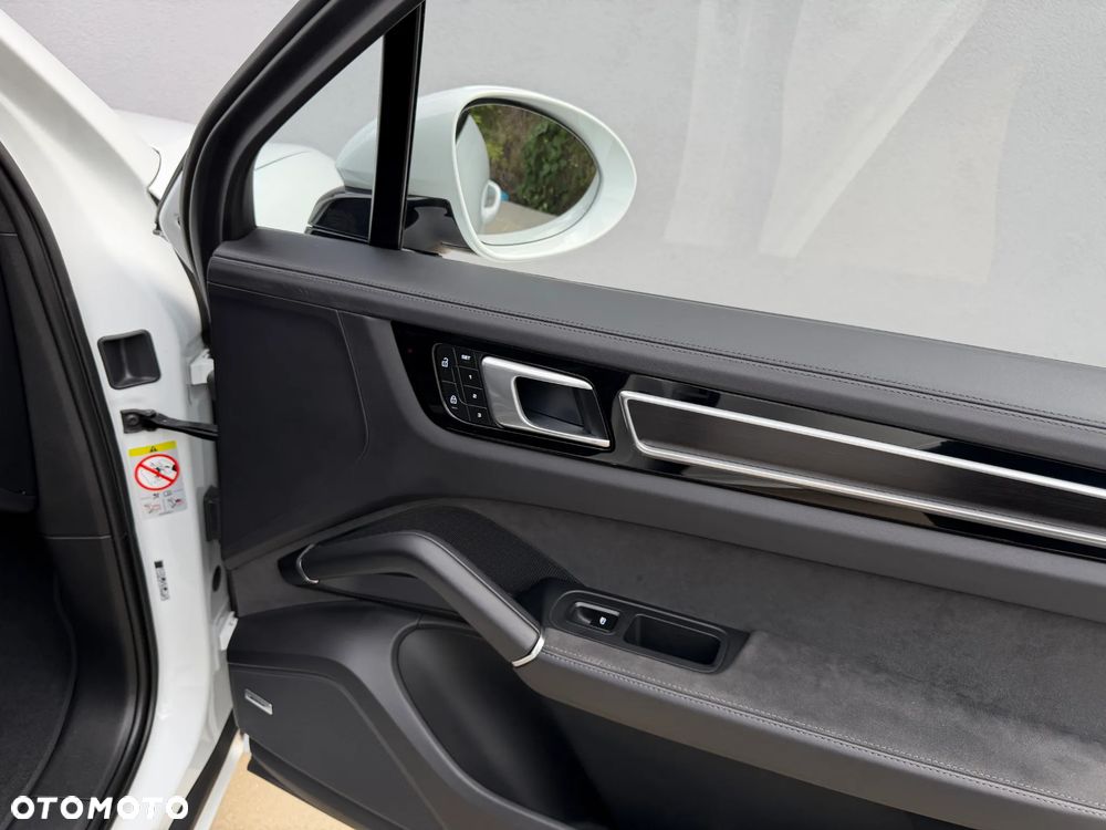 Porsche Cayenne - 24