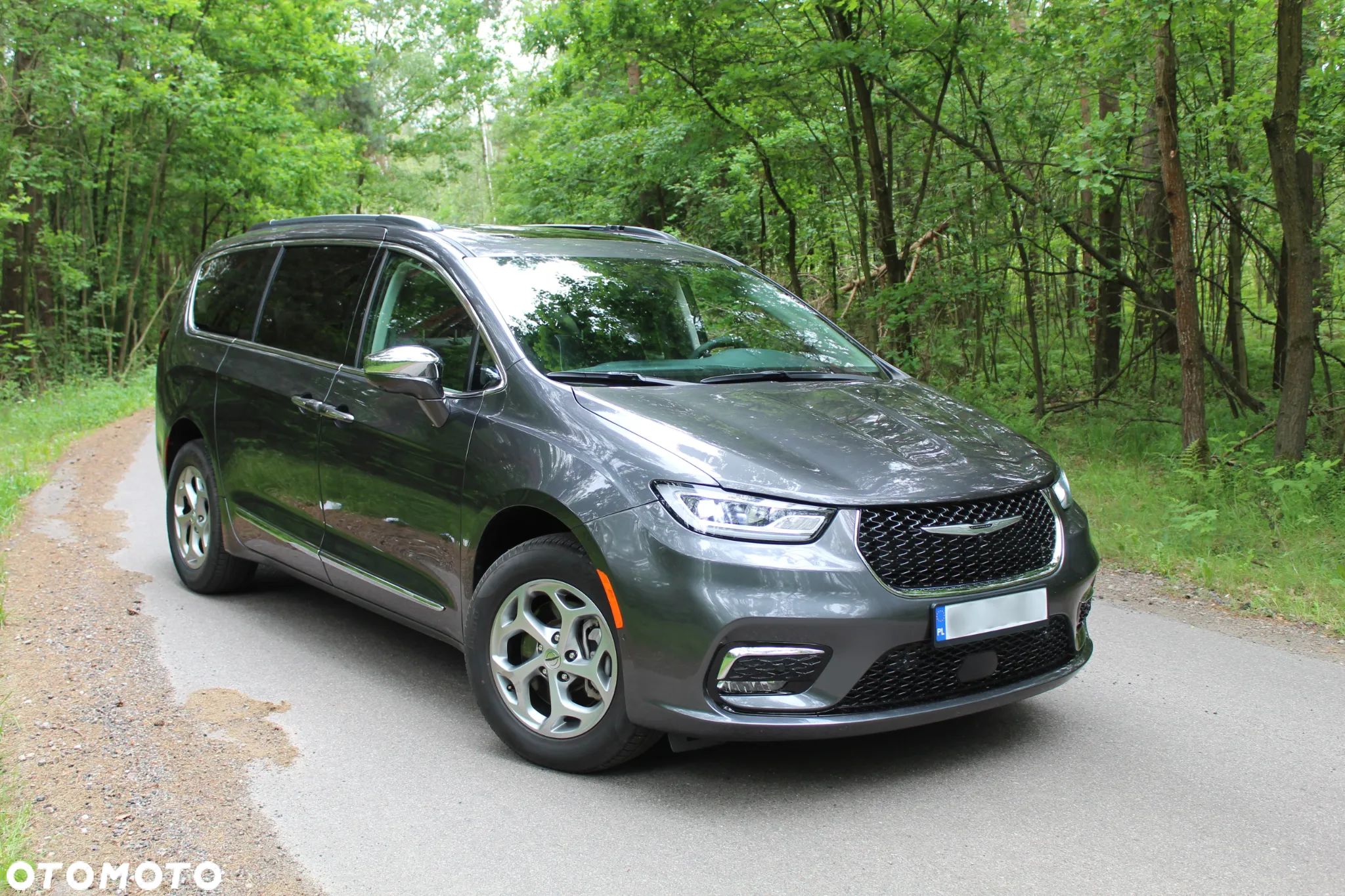 Chrysler Pacifica - 1