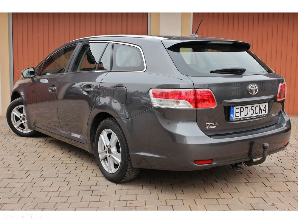 Toyota Avensis 1.8 Premium MS - 16