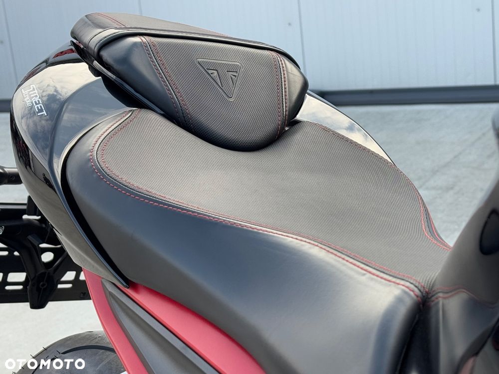 Triumph Street Triple - 17