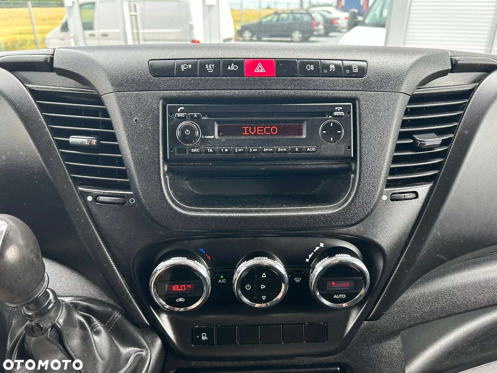 Iveco Daily 35C17 40C17 3.0 HPI L3H2 Średniak **CLIMATRONIC**Hak 3,5t.**NA BLIŹNIAKACH**Sprowadzony**2015R** - 12