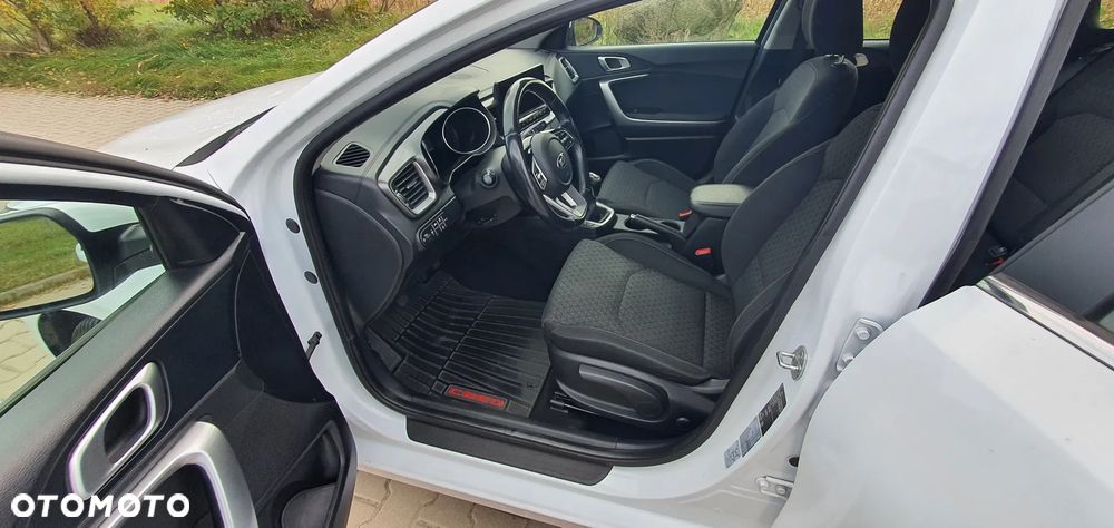 Kia Ceed - 11