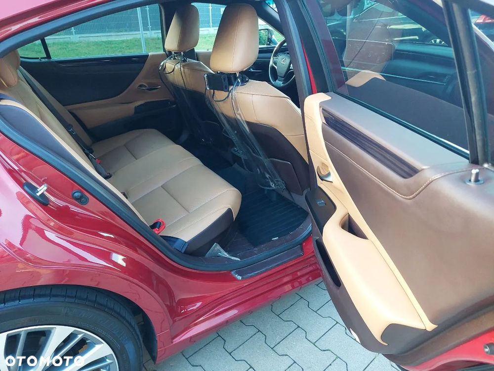 Lexus ES 300h Business Edition + - 12