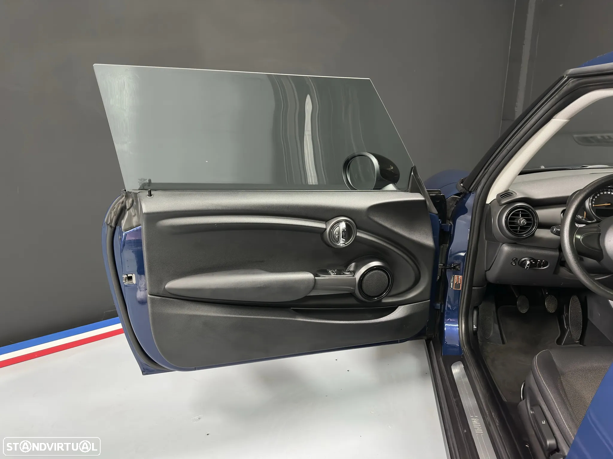 MINI 3 Portas One D - 8