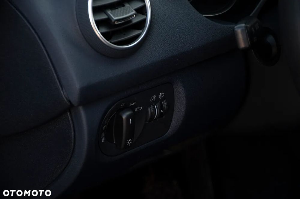 Audi A3 3-drzwiowe 1.6 Ambiente - 38