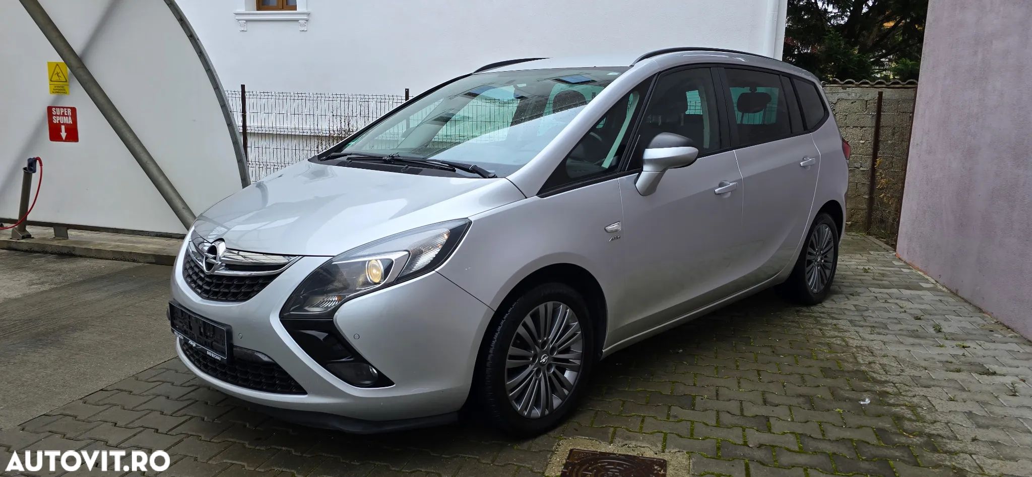 Opel Zafira Tourer 2.0 CDTI Automatik Active - 1
