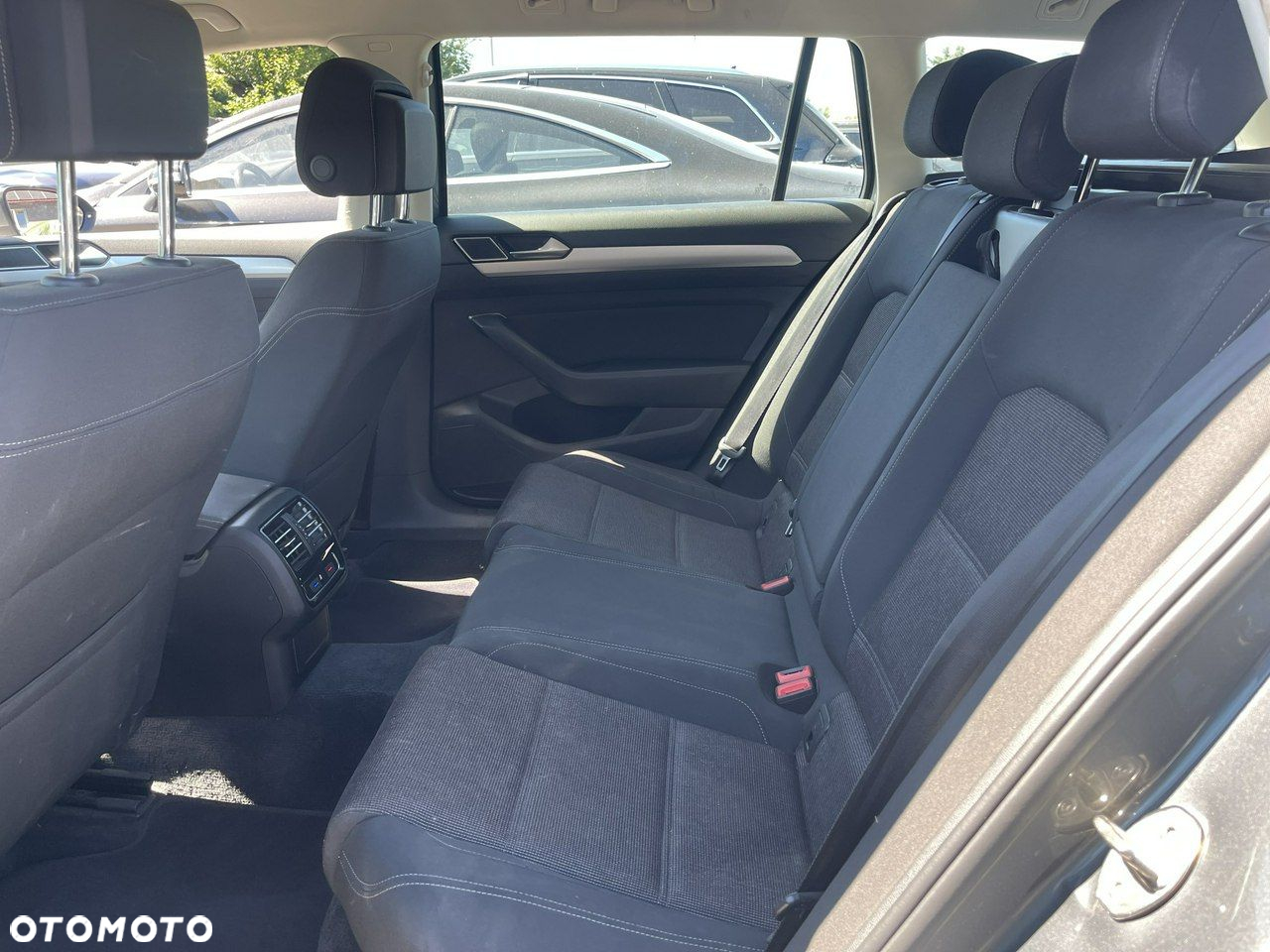 Volkswagen Passat Variant 2.0 TDI SCR BlueMotion Comfortline - 11