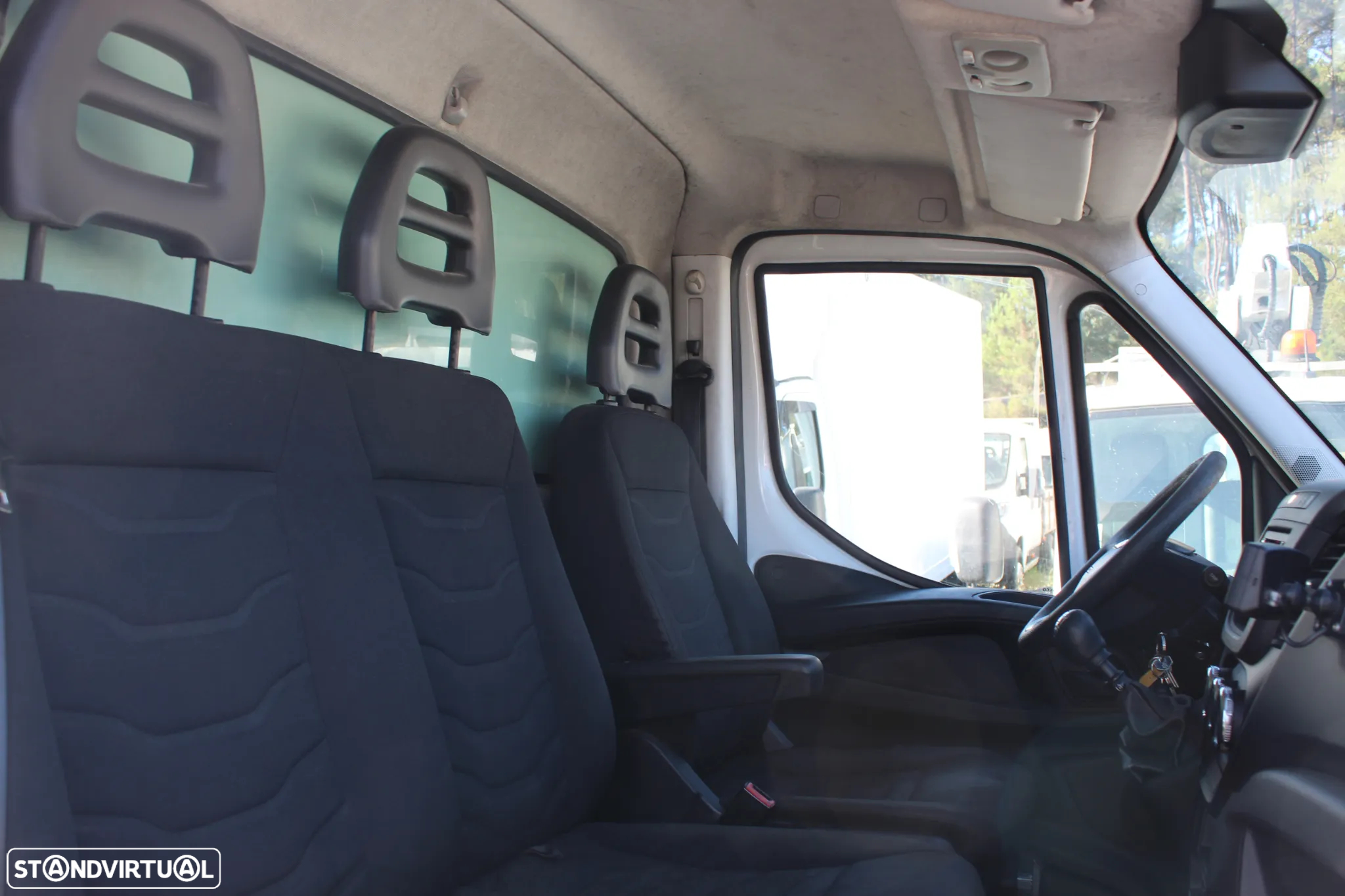 Iveco DAILY 35-130 FRIGORIFICO // CARRIER XARIOS 500 - 8