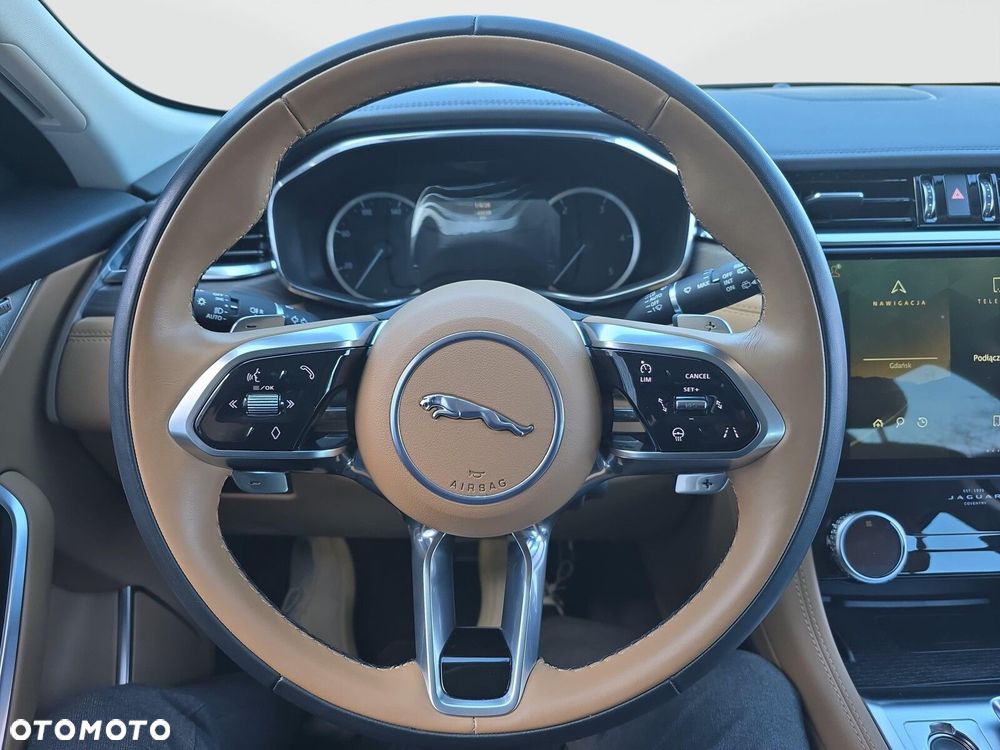 Jaguar F-Pace - 11
