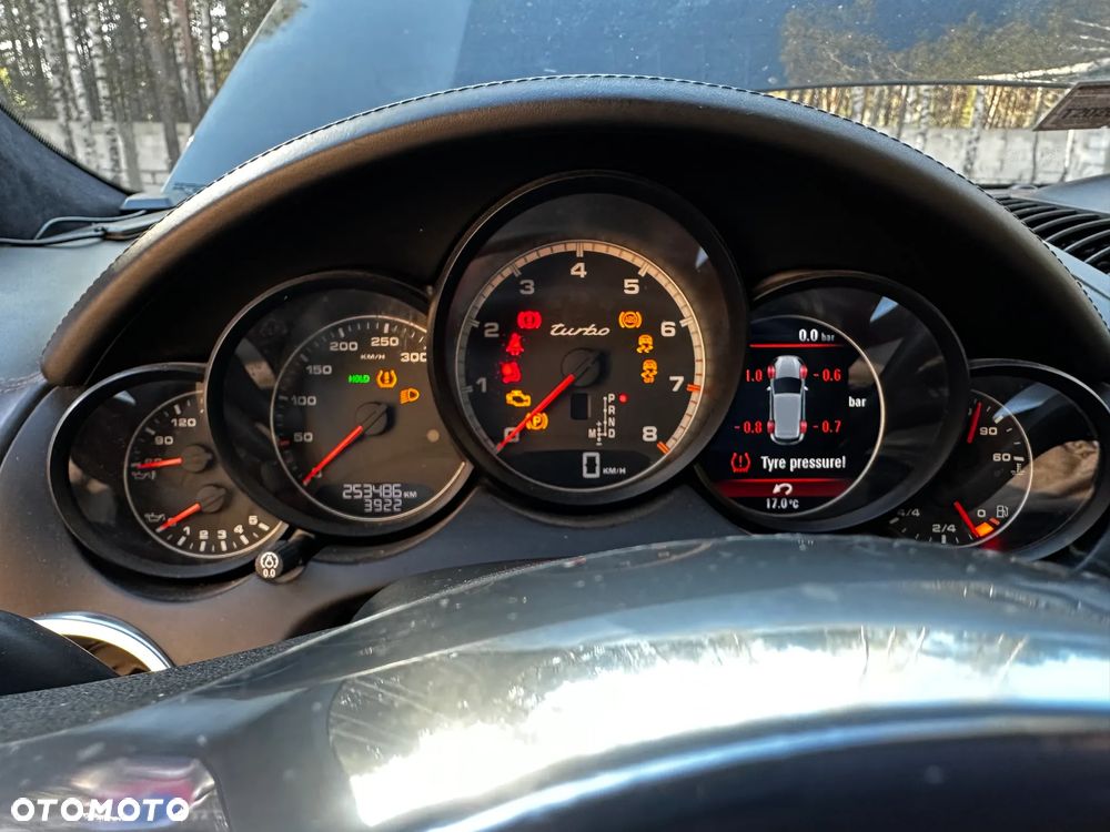 Porsche Cayenne Turbo - 12