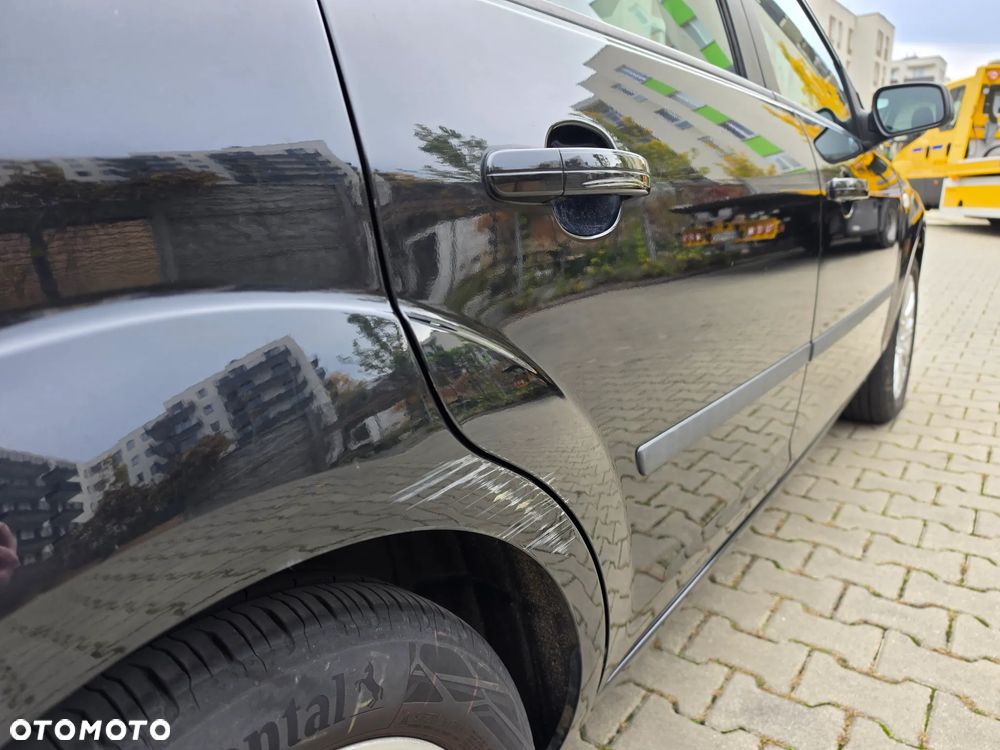 Ford Focus 1.6 16V Fun X - 9