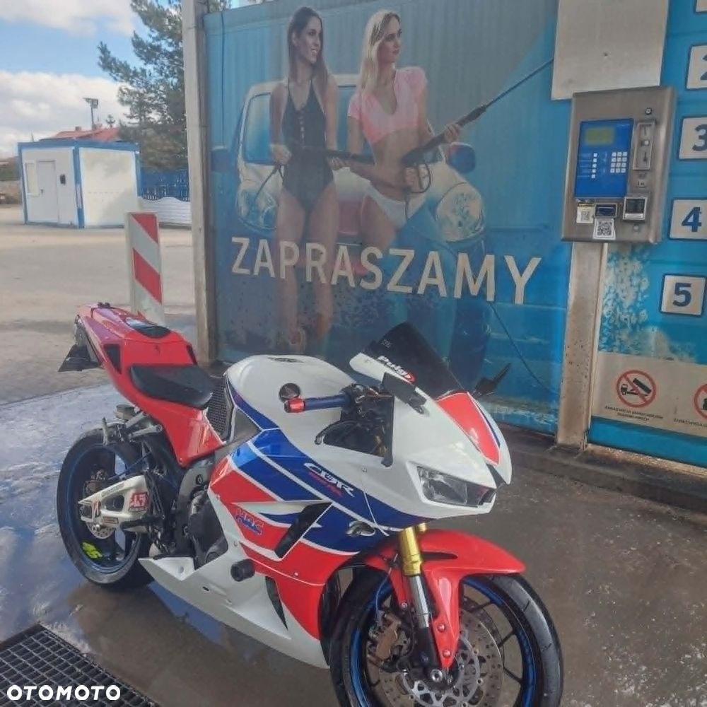 Honda CBR - 1