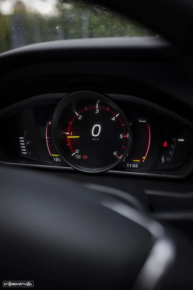 Volvo V40 Cross Country 2.0 D3 Momentum Geartronic - 13