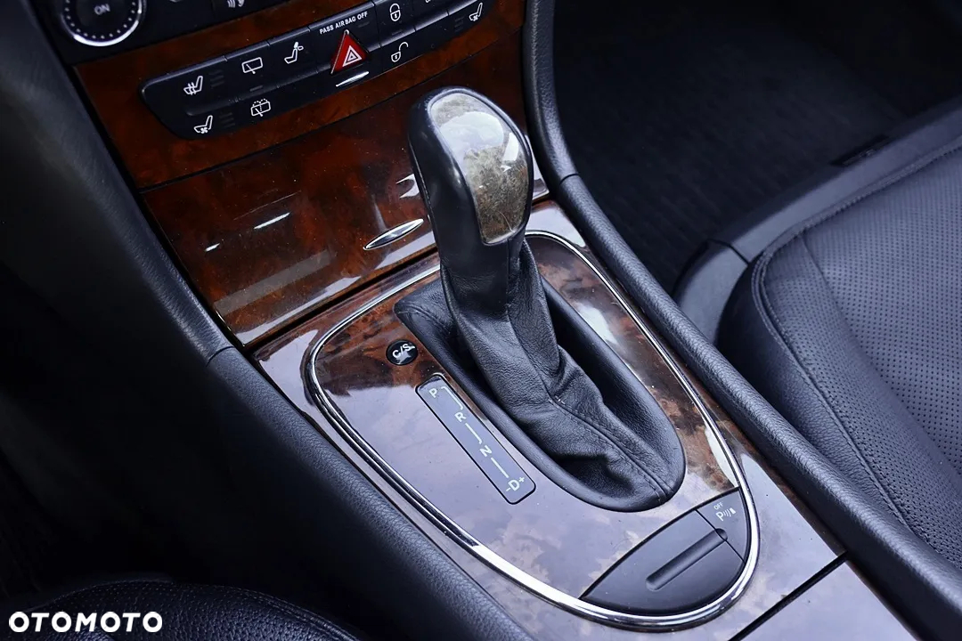 Mercedes-Benz Klasa E 320 4-Matic T Avantgarde - 27