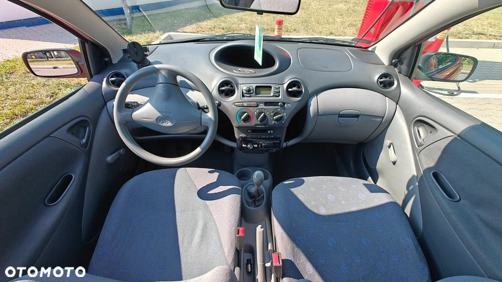 Toyota Yaris 1.0 Base - 11