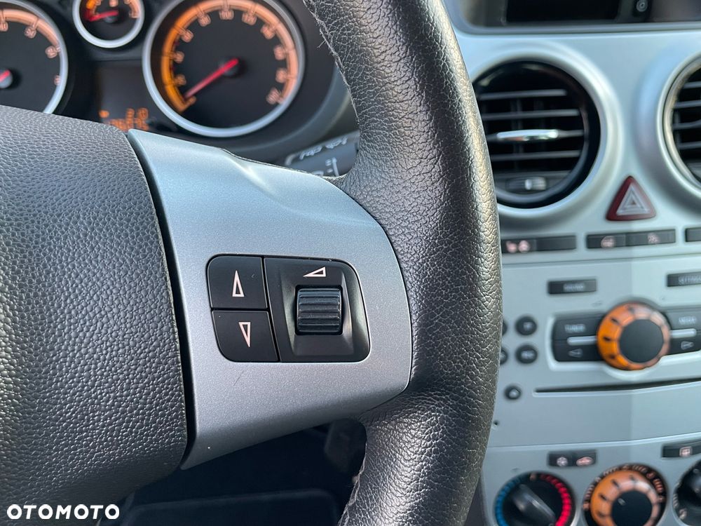 Opel Corsa 1.4 16V 150 Jahre - 22