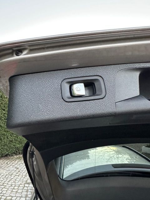 Mercedes-Benz E 300 de 9G-TRONIC AMG Line - 17