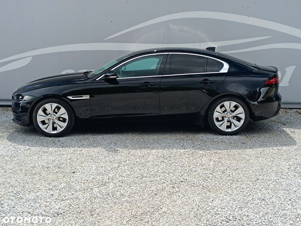Jaguar XE - 17