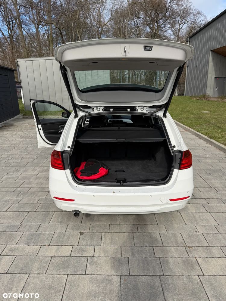 BMW Seria 3 318d - 11