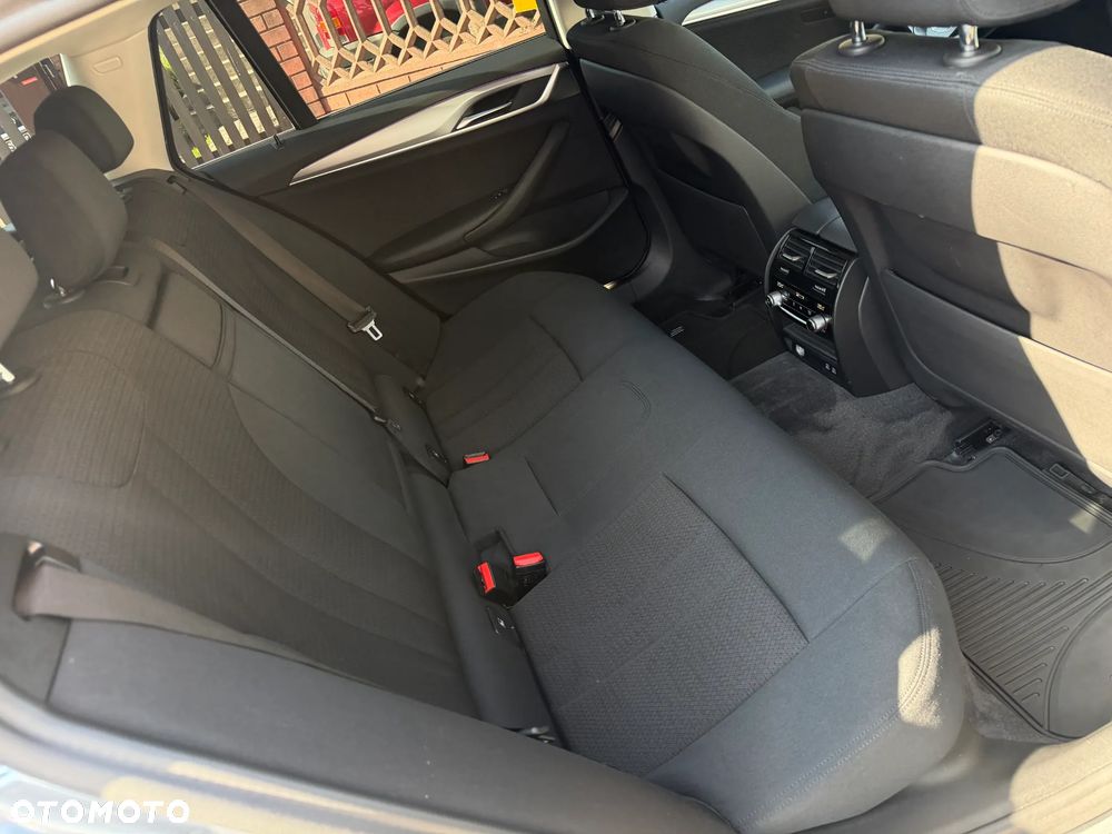 BMW Seria 5 520d mHEV - 29