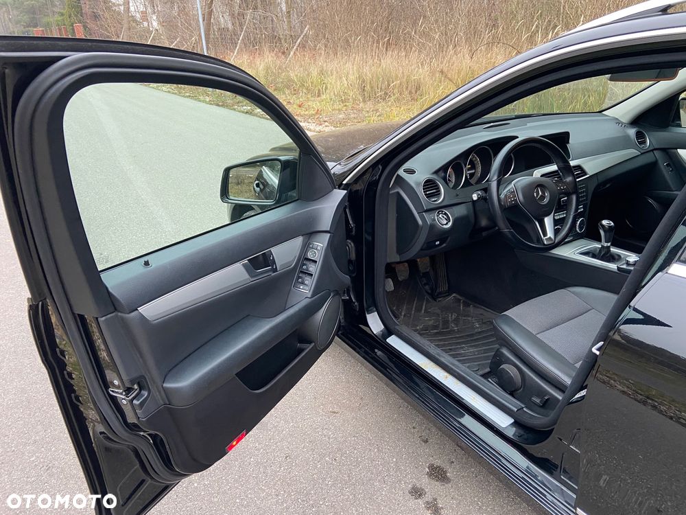 Mercedes-Benz Klasa C 220 CDI DPF BlueEFFICIENCY Avantgarde Edition - 15