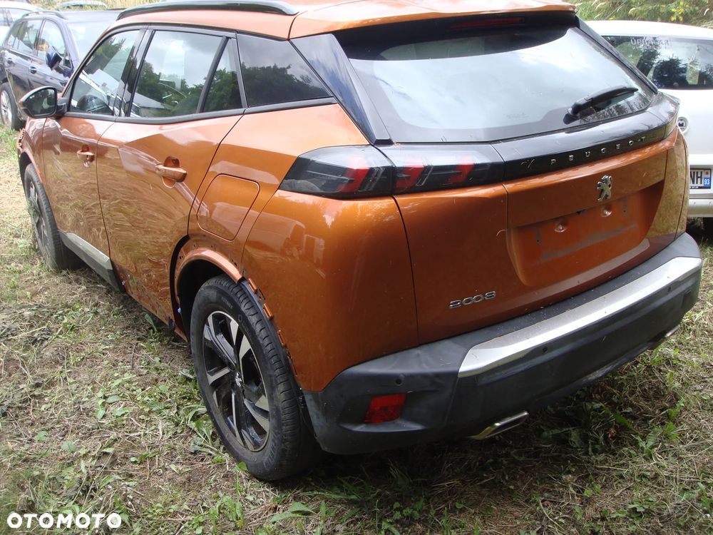 Peugeot 2008 PureTech 130 EAT8 Allure - 4