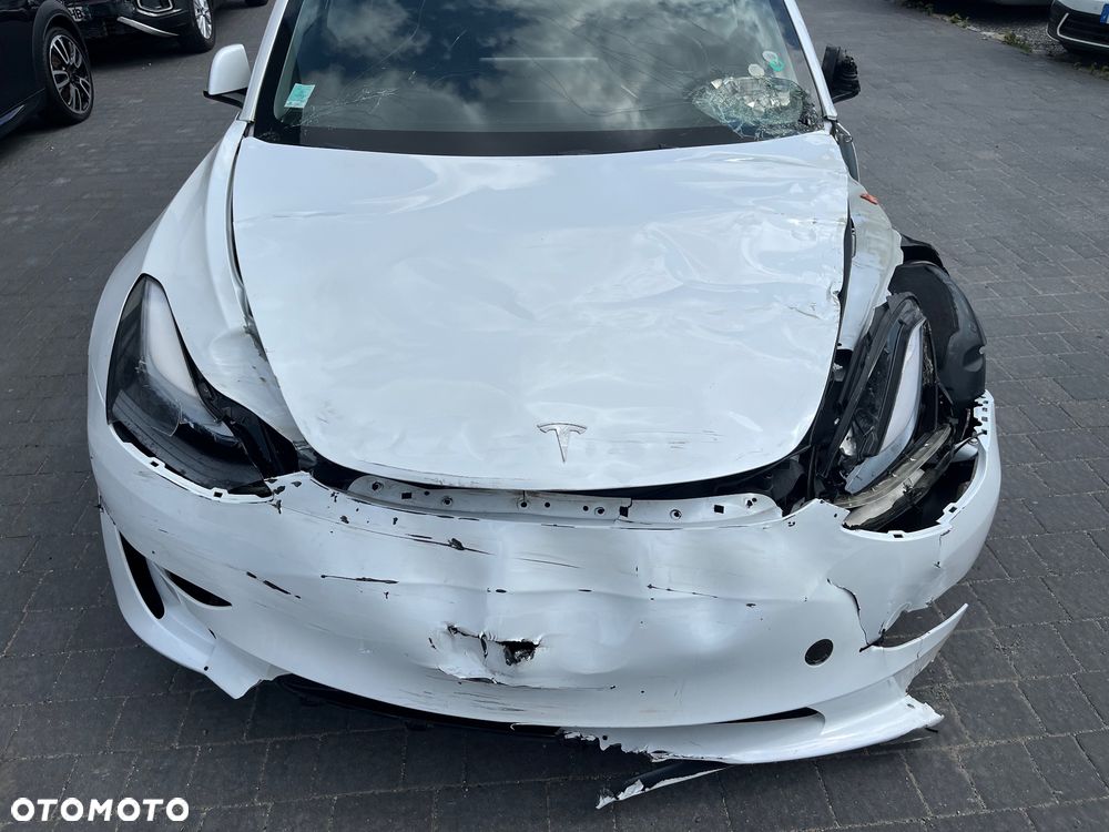 Tesla Model 3 - 8