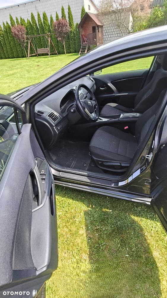 Toyota Avensis - 12