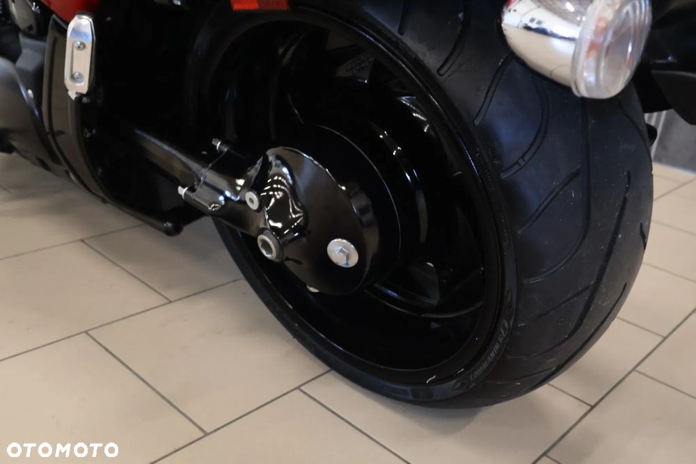 Suzuki Intruder - 25