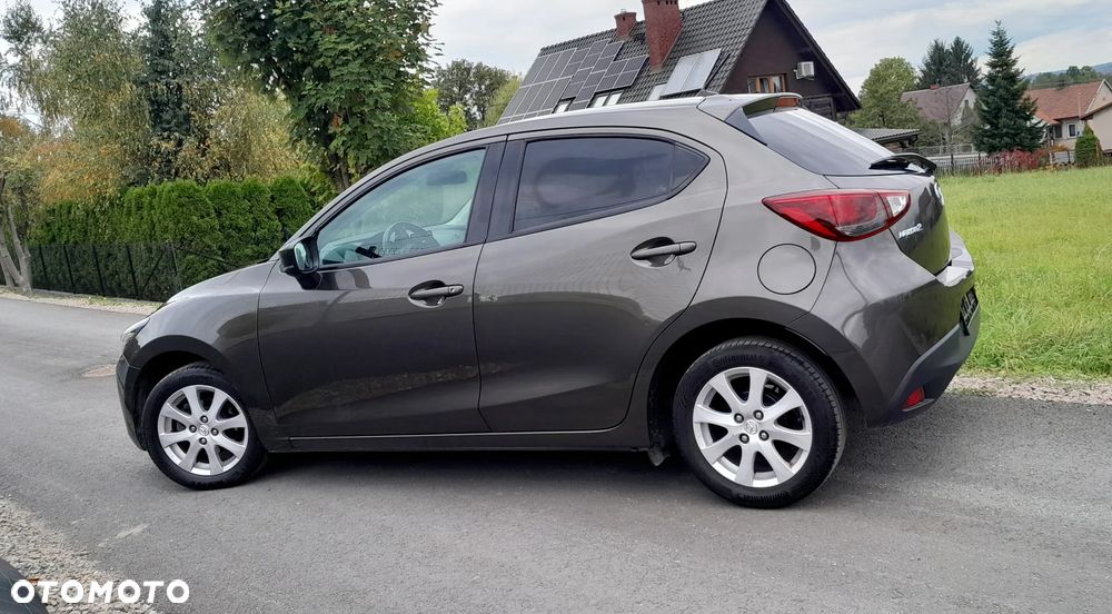 Mazda 2 2017 photo 2