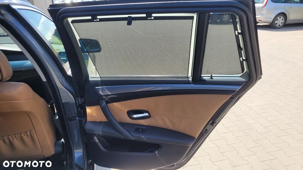 BMW Seria 5 525d - 12