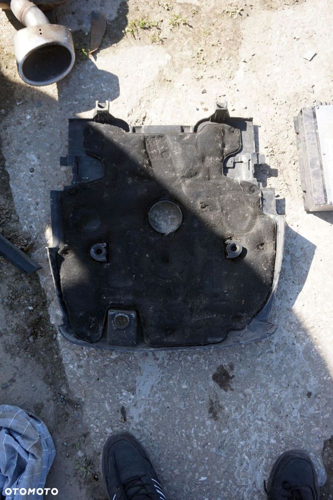 OSŁONA POKRYWA SILNIKA TOUAREG I 7L  VOLKSWAGEN 2002-2010 - 2