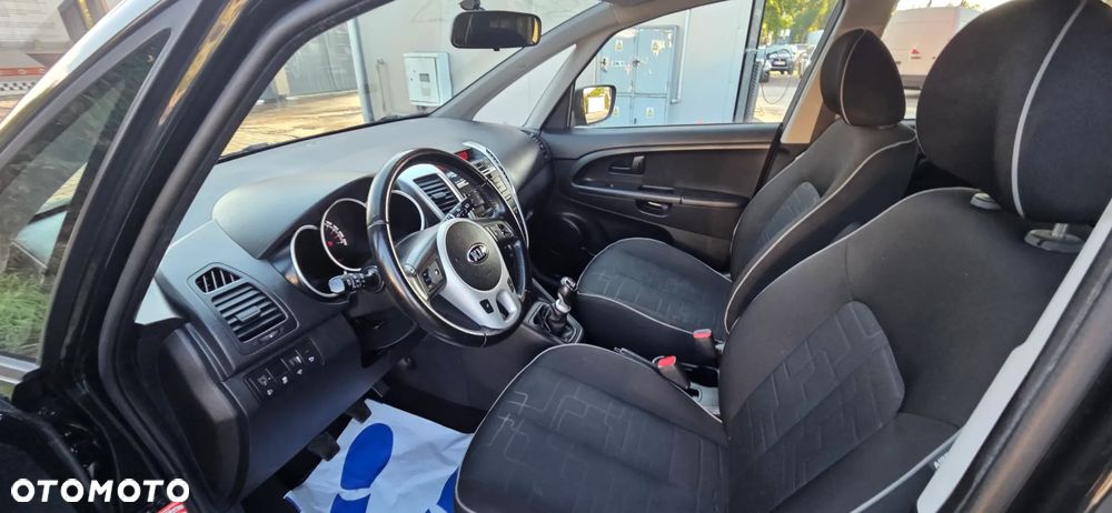 Kia Venga 1.6 CRDi 128 Dream Team Edition - 34
