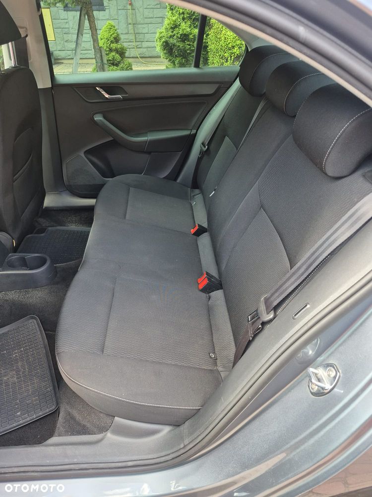 Skoda RAPID 1.2 TSI Ambition - 11
