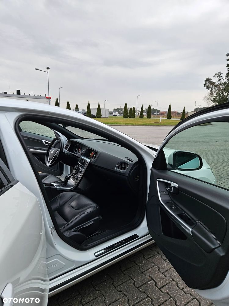 Volvo V60 D4 Drive-E Momentum - 20
