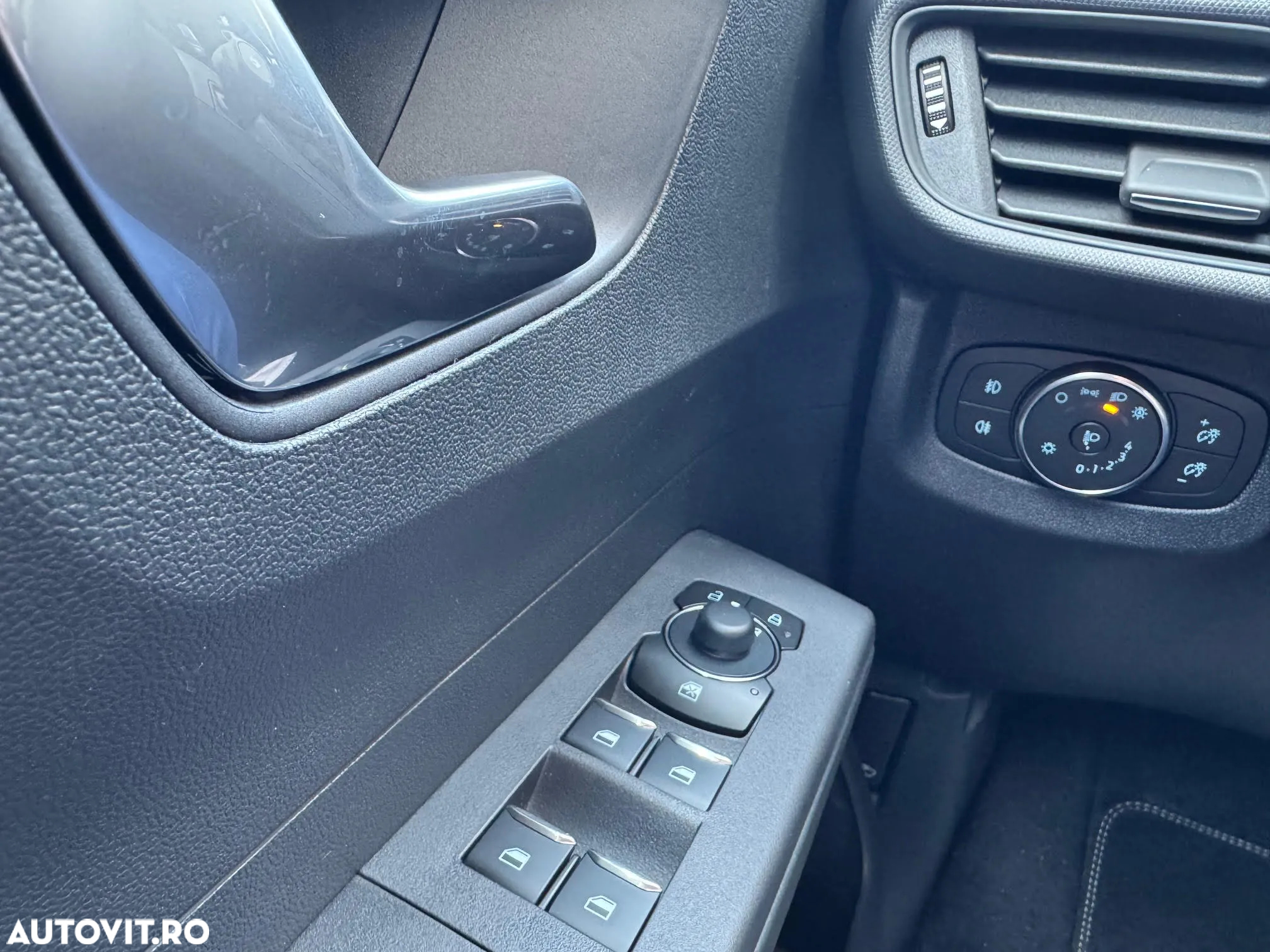Ford Tourneo Courier - 13