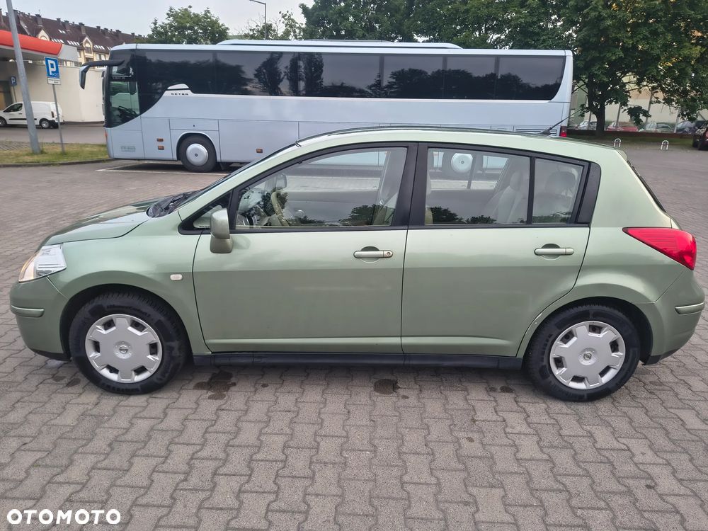 Nissan Tiida 1.6 Acenta - 2