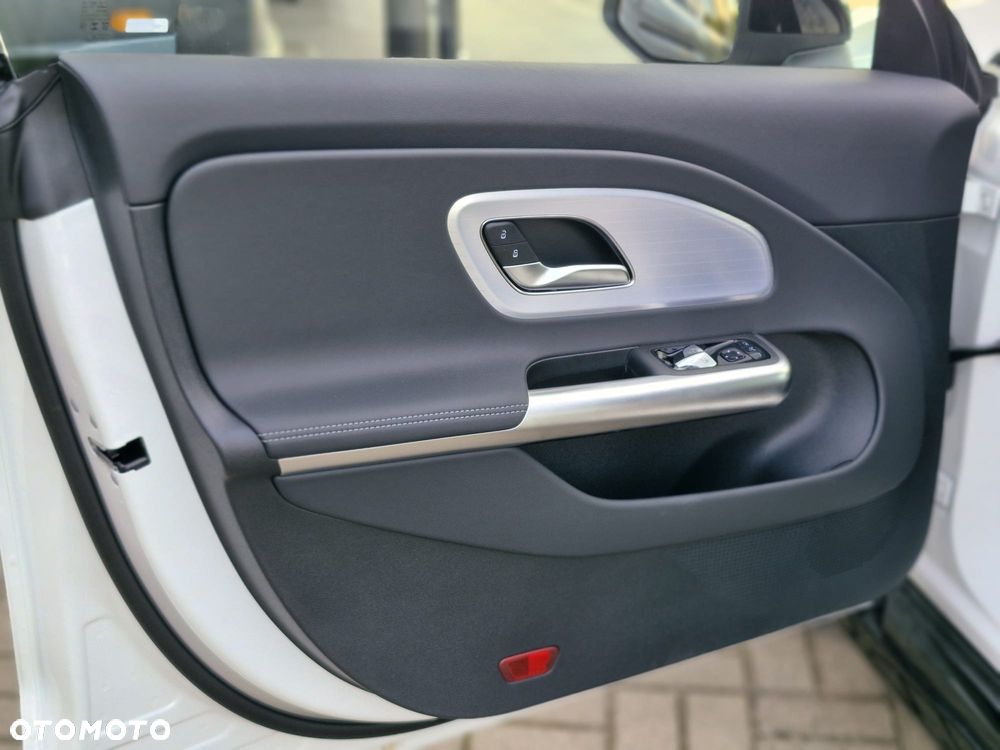 Mercedes-Benz CLA 200 mHEV 8G-DCT - 24